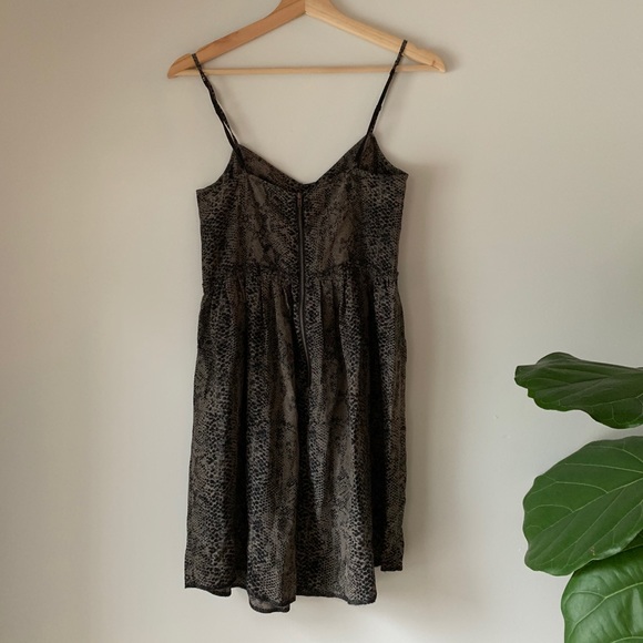 *SOLD* 
Wilfred 100% Silk Nina Dress - Picture 5 of 7